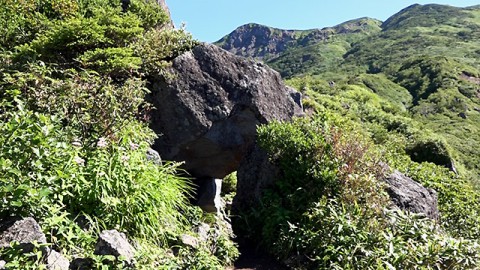 A rock tunnel on the Kanko Shindo trail