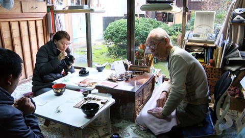 Takenobu Komamoto, a traditional art artisan of Echizen lacquerware and a Makie (Japanese lacquer sprinkled with gold or silver powder) master 