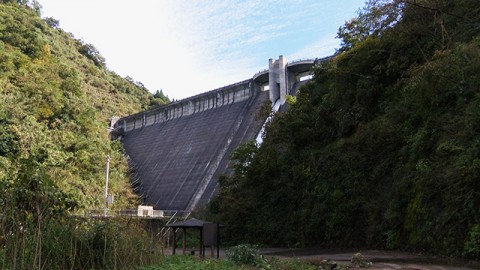 Looking at Eiheiji Dam from below