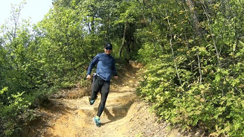 Running down the trail of Mt. Onigatake