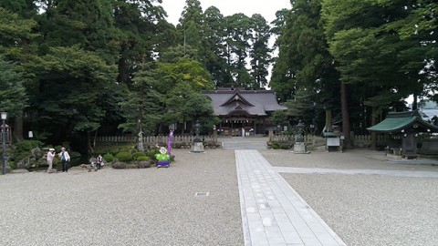 The precinct of Tsurugi-jinja Shrine 