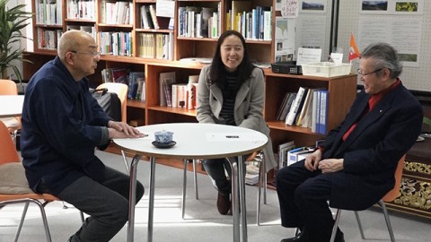 ソナム・チョキさんとブータンミュージアム創立者の野坂弦司氏が左藤滋光さんと対談