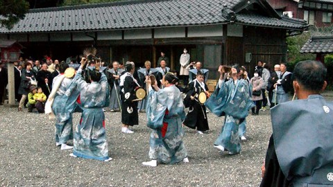 Dengaku (A traditional dance performed at rice plantings）