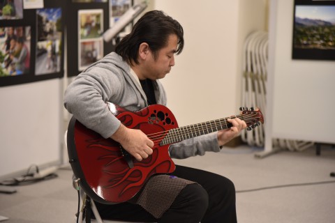 a deaf guitaris, Kimuyan