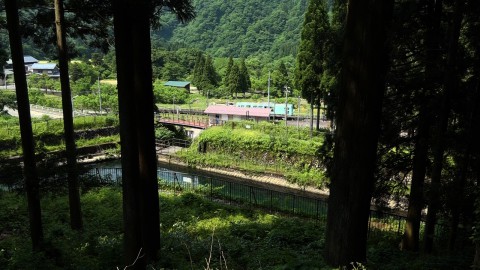 Kadohara station and a train