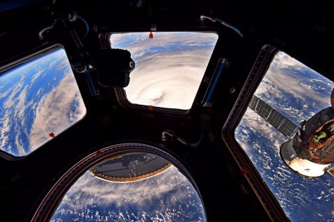 国際宇宙テーションに接続された観測用モジュール｢キューポラ｣から見た｢台風第5号(ノルー)｣2017年8月1日のNASAの宇宙飛行士ランディ・ブレスニク（Randy Bresnik）氏のツイッターより