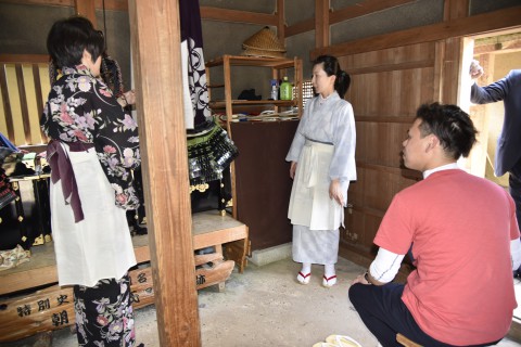  the manager of Fukui City Hospitality and Tourism Promotion Office, Mr. Takama decided to participate in experiencing wearing Kimono in the hot weather