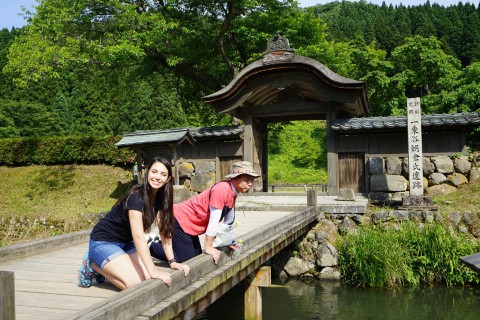 Mr. Takama and Julia are looking into the pond 