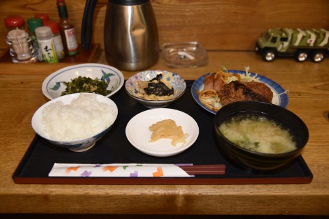 日本食レストラン、花子の家の昼食、ボリュームたっぷりで500円