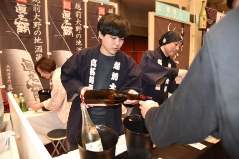 a man serving sake